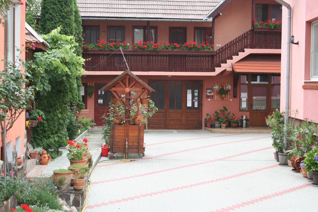 Sziklakert Panzió Hotel Korond Kültér fotó