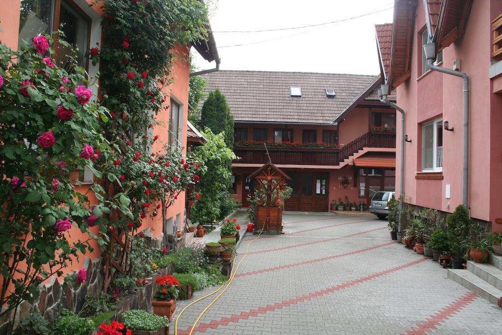 Sziklakert Panzió Hotel Korond Kültér fotó