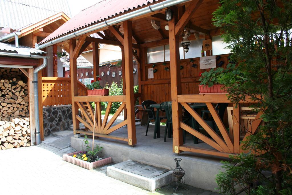 Sziklakert Panzió Hotel Korond Kültér fotó
