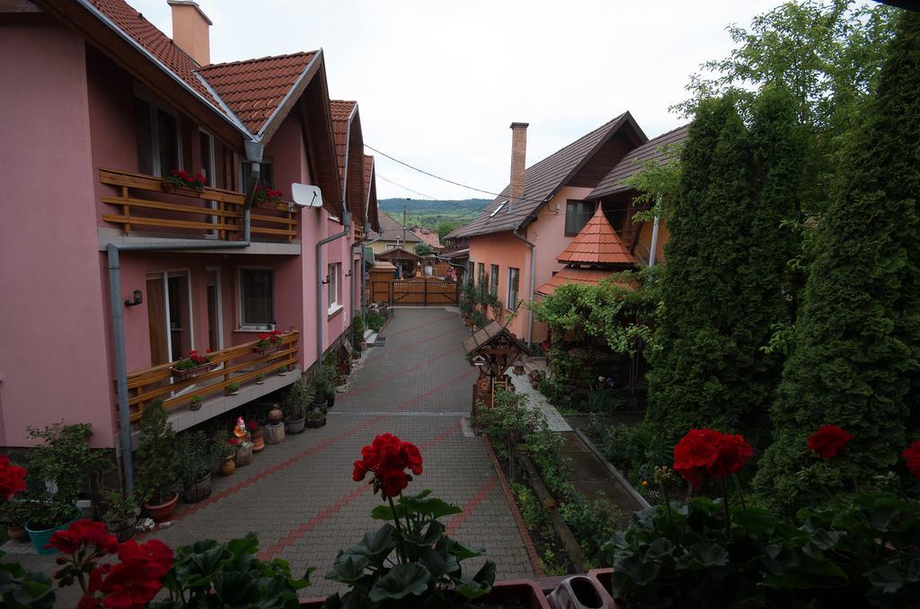 Sziklakert Panzió Hotel Korond Kültér fotó