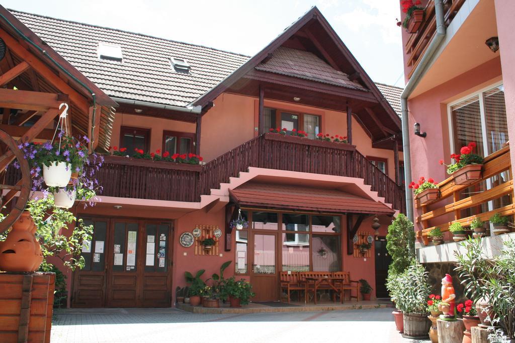 Sziklakert Panzió Hotel Korond Kültér fotó