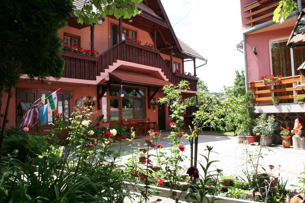 Sziklakert Panzió Hotel Korond Kültér fotó
